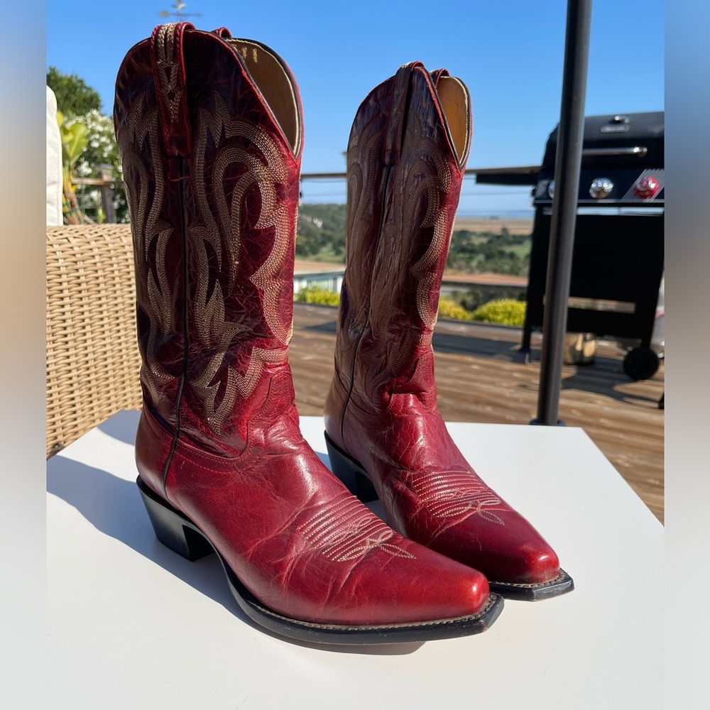 Shyanne Cowboy Boots - Brand new, Size 9, Burgundy Red